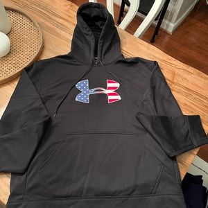 Men’s Black Under Armour Sweatshirt in excellent condition. XL